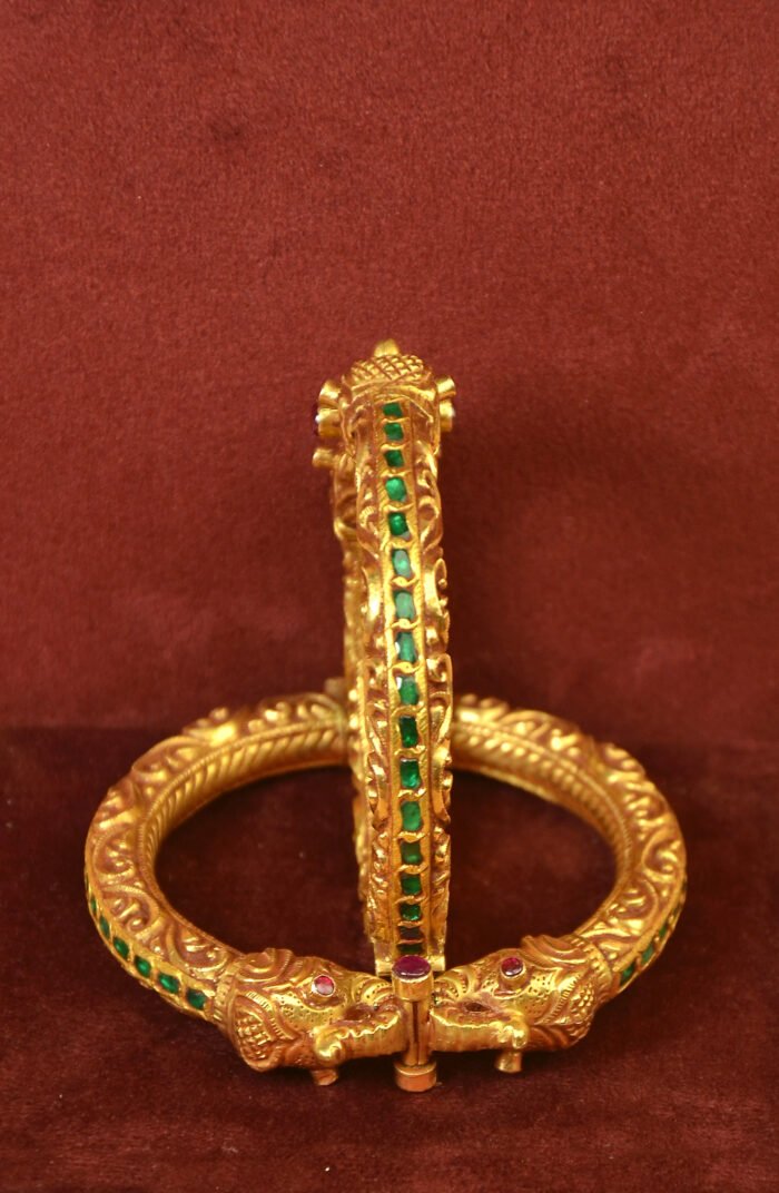 Rajwada Gold kundan Bangle